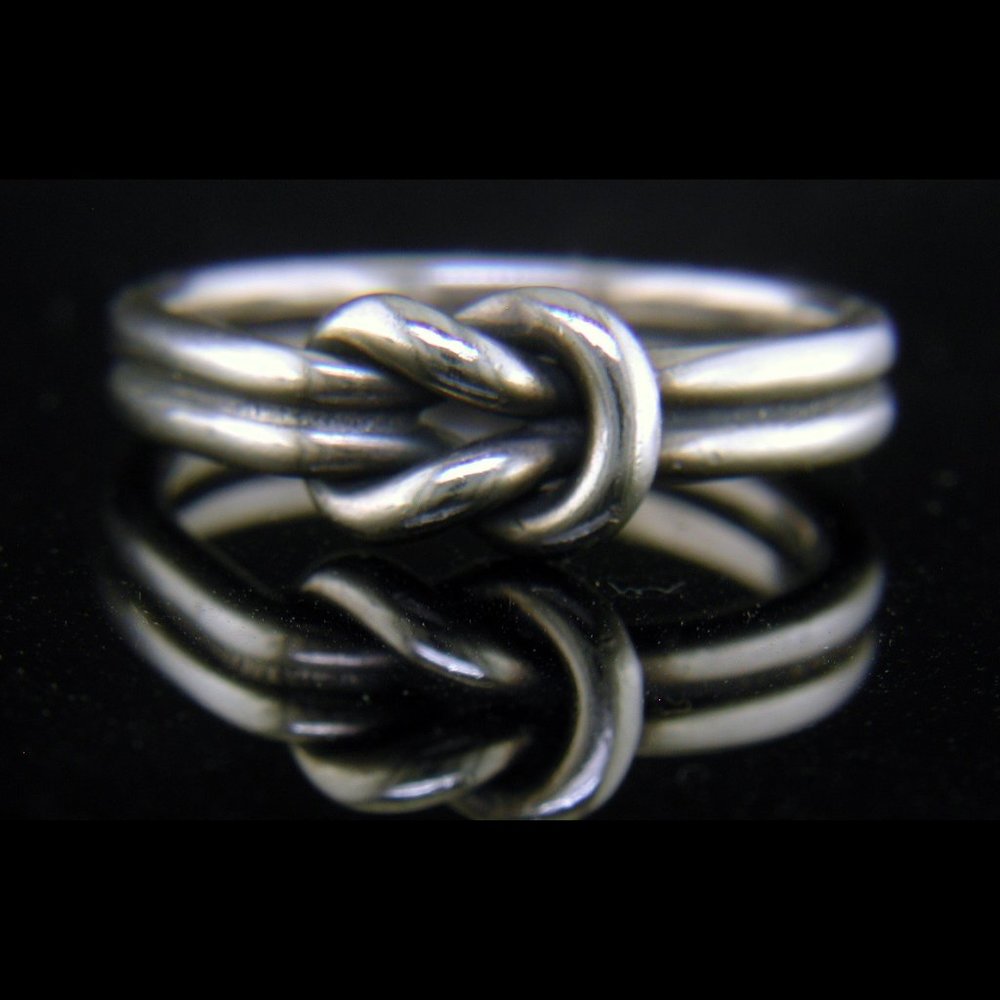 James Avery Sterling Lover's Knot Ring Size 9 - Picture 1 of 6